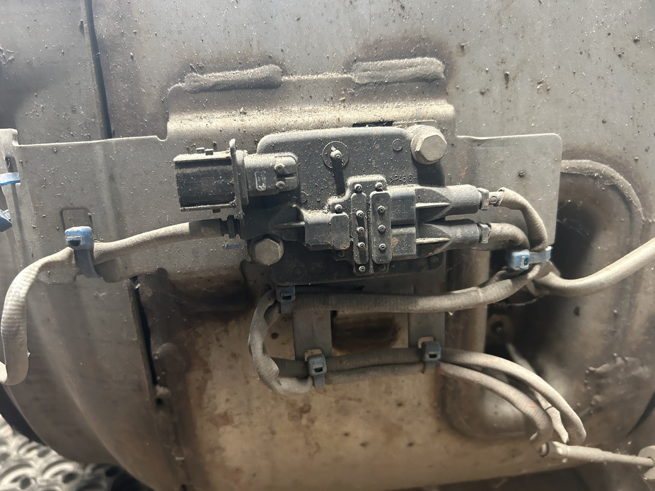 DAF DPF CATALYTIC CONVERTER DAF XF 106 - Conversor catalítico: foto 4 DAF DPF CATALYTIC CONVERTER DAF XF 106 - Conversor catalítico: foto 4