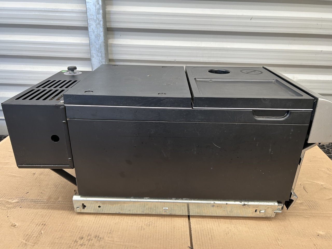 DAF REFRIGERATOR FOR DAF XF 106 - Peça universal: foto 2 DAF REFRIGERATOR FOR DAF XF 106 - Peça universal: foto 2