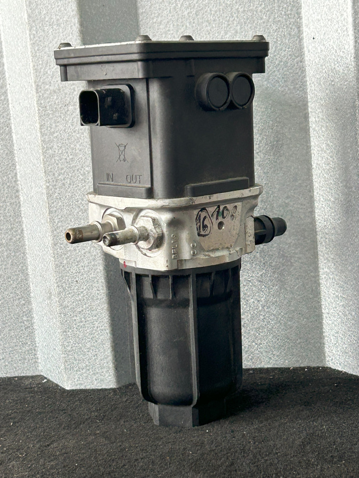 DAF XF 106 480 ADBLUE PUMP 4388105 A052Y605 - Sistema de escape para Camião: foto 5 DAF XF 106 480 ADBLUE PUMP 4388105 A052Y605 - Sistema de escape para Camião: foto 5