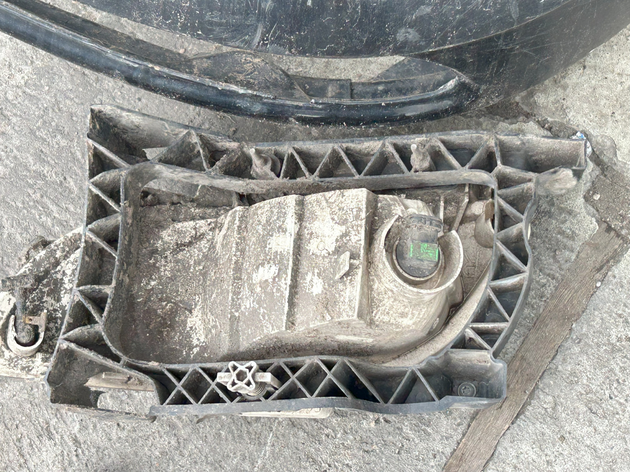 DAF XF 106 480 FRONT BUMPER WITH HALOGENS - Para-choque: foto 5 DAF XF 106 480 FRONT BUMPER WITH HALOGENS - Para-choque: foto 5