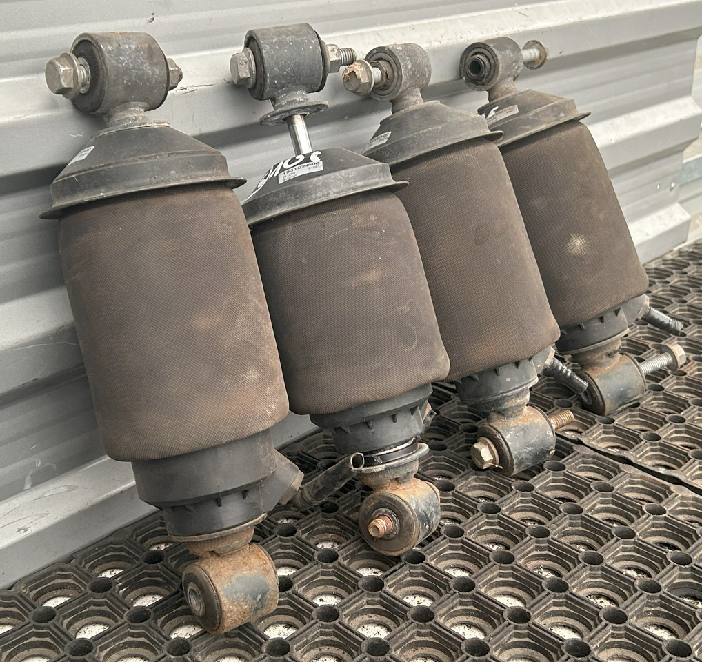 DAF XF 106 CAB SUSPENSION BOOT SET - Suspensão da cabina: foto 2 DAF XF 106 CAB SUSPENSION BOOT SET - Suspensão da cabina: foto 2