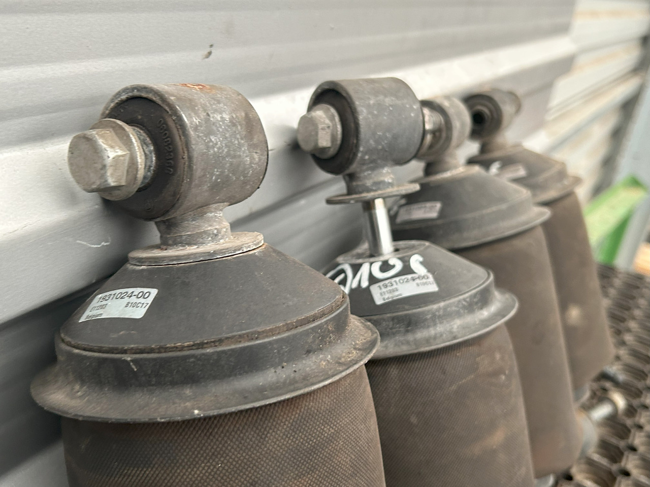 DAF XF 106 CAB SUSPENSION BOOT SET - Suspensão da cabina: foto 3 DAF XF 106 CAB SUSPENSION BOOT SET - Suspensão da cabina: foto 3