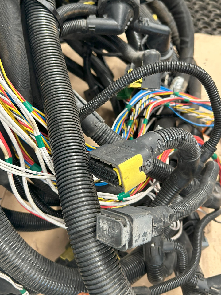 DAF XF 106 CHASSIS MAIN ELECTRICAL HARNESS - Cables/ Wire harness: foto 4 DAF XF 106 CHASSIS MAIN ELECTRICAL HARNESS - Cables/ Wire harness: foto 4