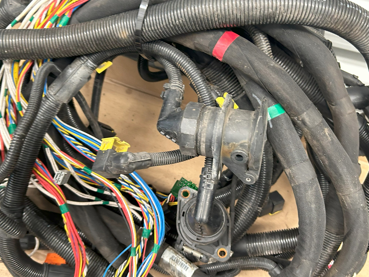 DAF XF 106 CHASSIS MAIN ELECTRICAL HARNESS - Cables/ Wire harness: foto 3 DAF XF 106 CHASSIS MAIN ELECTRICAL HARNESS - Cables/ Wire harness: foto 3