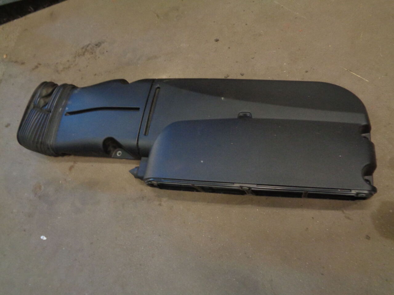 DAF XF 106 Komin Powietrza DAF XF 106 1935598 DAF XF 106 truck - Carroceria e exterior para Camião: foto 2 DAF XF 106 Komin Powietrza DAF XF 106 1935598 DAF XF 106 truck - Carroceria e exterior para Camião: foto 2