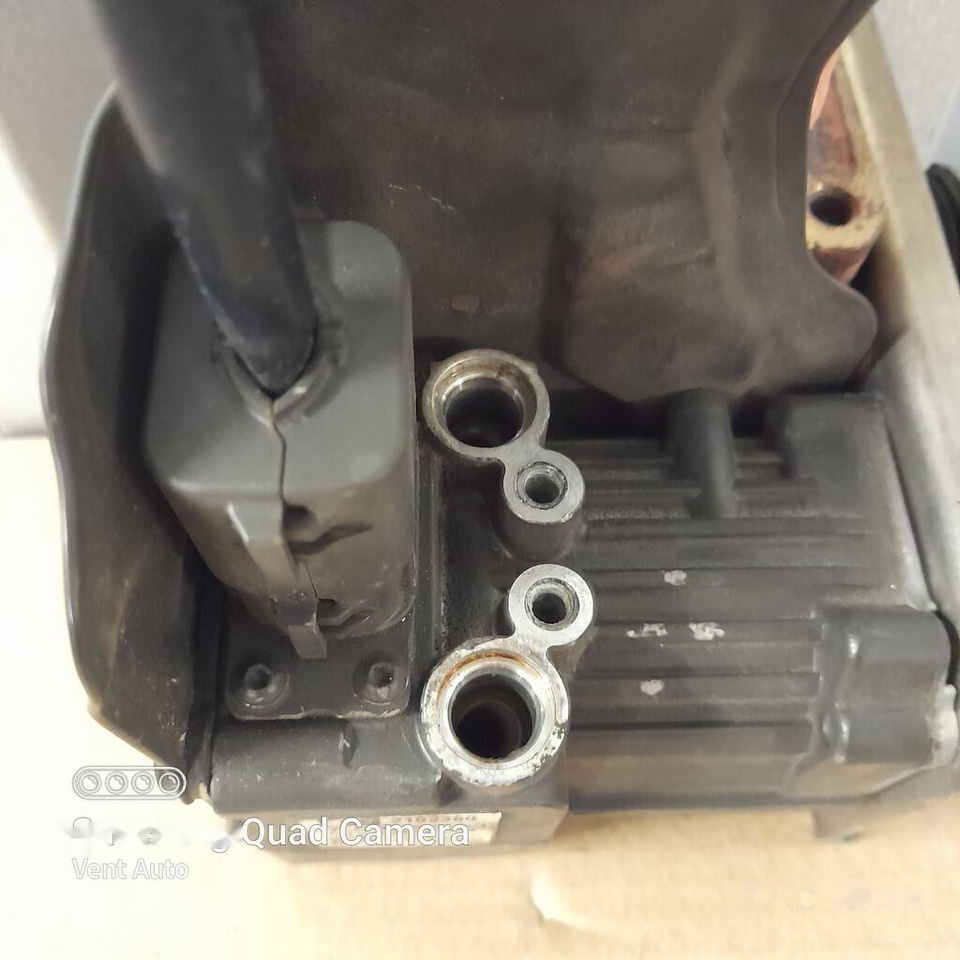 DAF XF 106 LIFT 2162360 EGR DAF XF 106 LIFT 2162360 truck - Motor e peças para Camião: foto 4 DAF XF 106 LIFT 2162360 EGR DAF XF 106 LIFT 2162360 truck - Motor e peças para Camião: foto 4