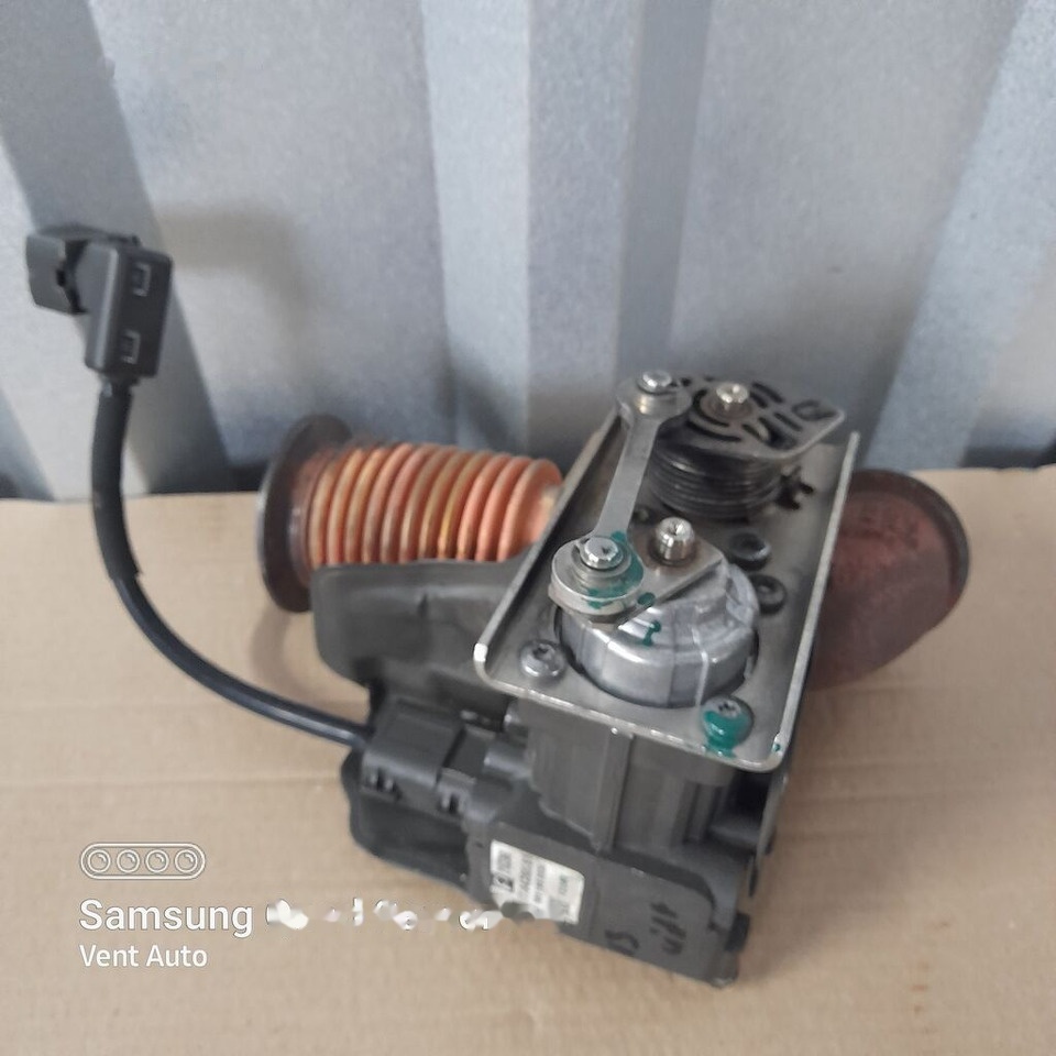 DAF XF 106 LIFT 2162360 EGR DAF XF 106 LIFT 2162360 truck - Motor e peças para Camião: foto 3 DAF XF 106 LIFT 2162360 EGR DAF XF 106 LIFT 2162360 truck - Motor e peças para Camião: foto 3