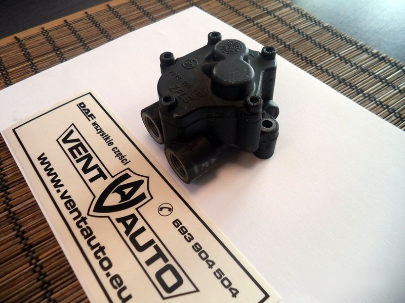 DAF ZF Kraftstoffpumpe ZF 7018955150 DAF XF 105 truck - Bomba de combustivel para Camião: foto 3 DAF ZF Kraftstoffpumpe ZF 7018955150 DAF XF 105 truck - Bomba de combustivel para Camião: foto 3