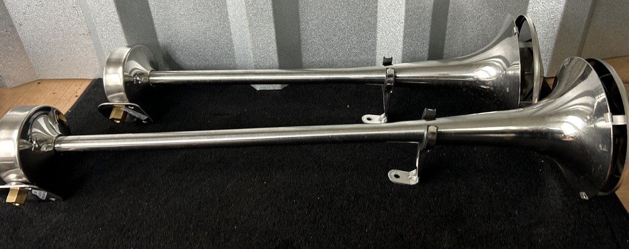 FIAMM 2 TRUMPETS, SHORT + LONG + ASSEMBLY KIT FIAMM, ORIGINAL FOR MERCEDES ACTROS MP5 - Peça universal: foto 2 FIAMM 2 TRUMPETS, SHORT + LONG + ASSEMBLY KIT FIAMM, ORIGINAL FOR MERCEDES ACTROS MP5 - Peça universal: foto 2