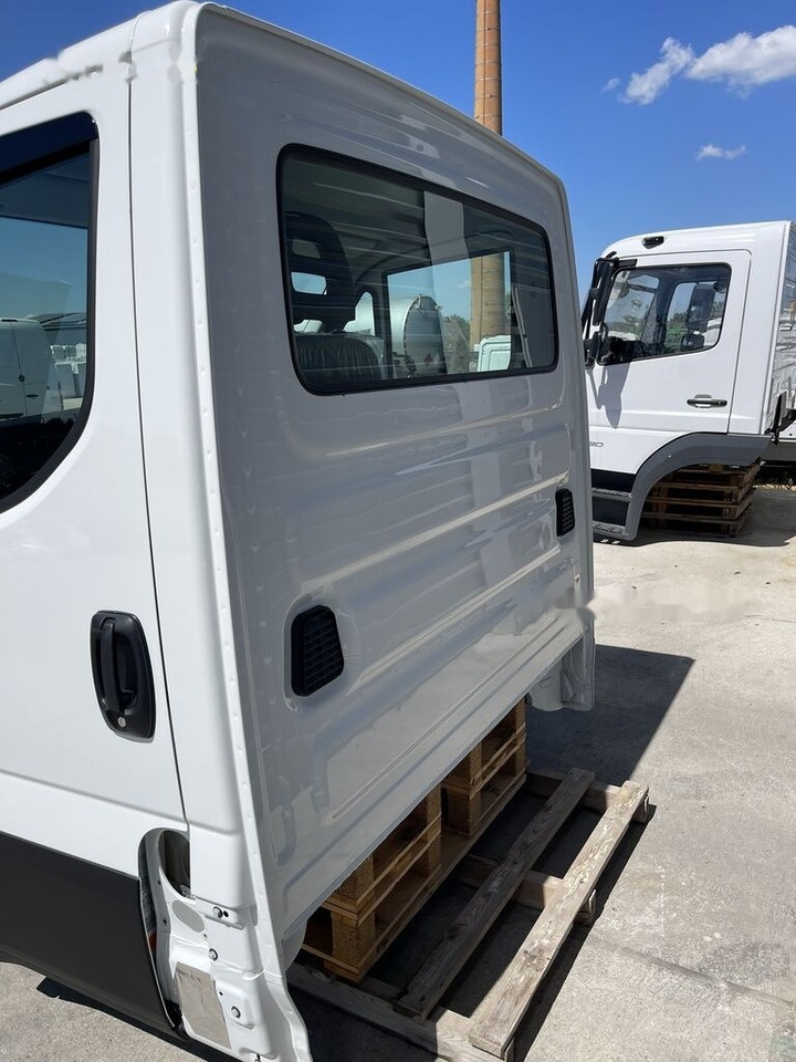 IVECO DAILY VII 72-210 IVECO DAILY 75-210 light - Cabine para Veículo comercial: foto 4 IVECO DAILY VII 72-210 IVECO DAILY 75-210 light - Cabine para Veículo comercial: foto 4