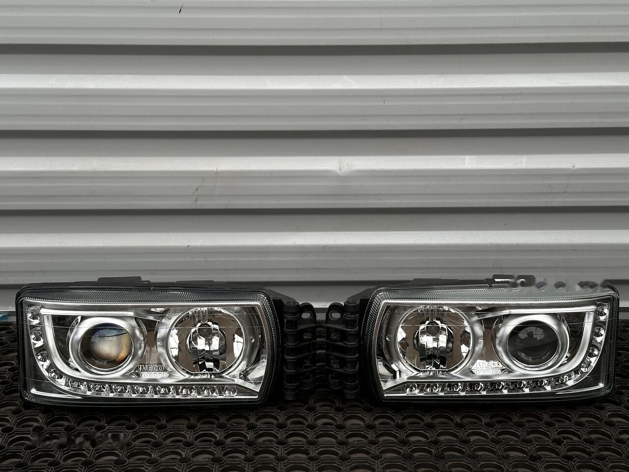 IVECO STRALIS / EUROCARGO 5801745452 / 5801745449 IVECO 5801745452 / 5801745449 truck - Farol dianteira para Camião: foto 1 IVECO STRALIS / EUROCARGO 5801745452 / 5801745449 IVECO 5801745452 / 5801745449 truck - Farol dianteira para Camião: foto 1