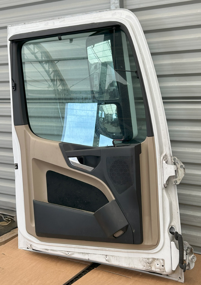 MERCEDES ACTROS MP4 DOOR LEFT WITH MIRROR - Porta e peças: foto 5 MERCEDES ACTROS MP4 DOOR LEFT WITH MIRROR - Porta e peças: foto 5