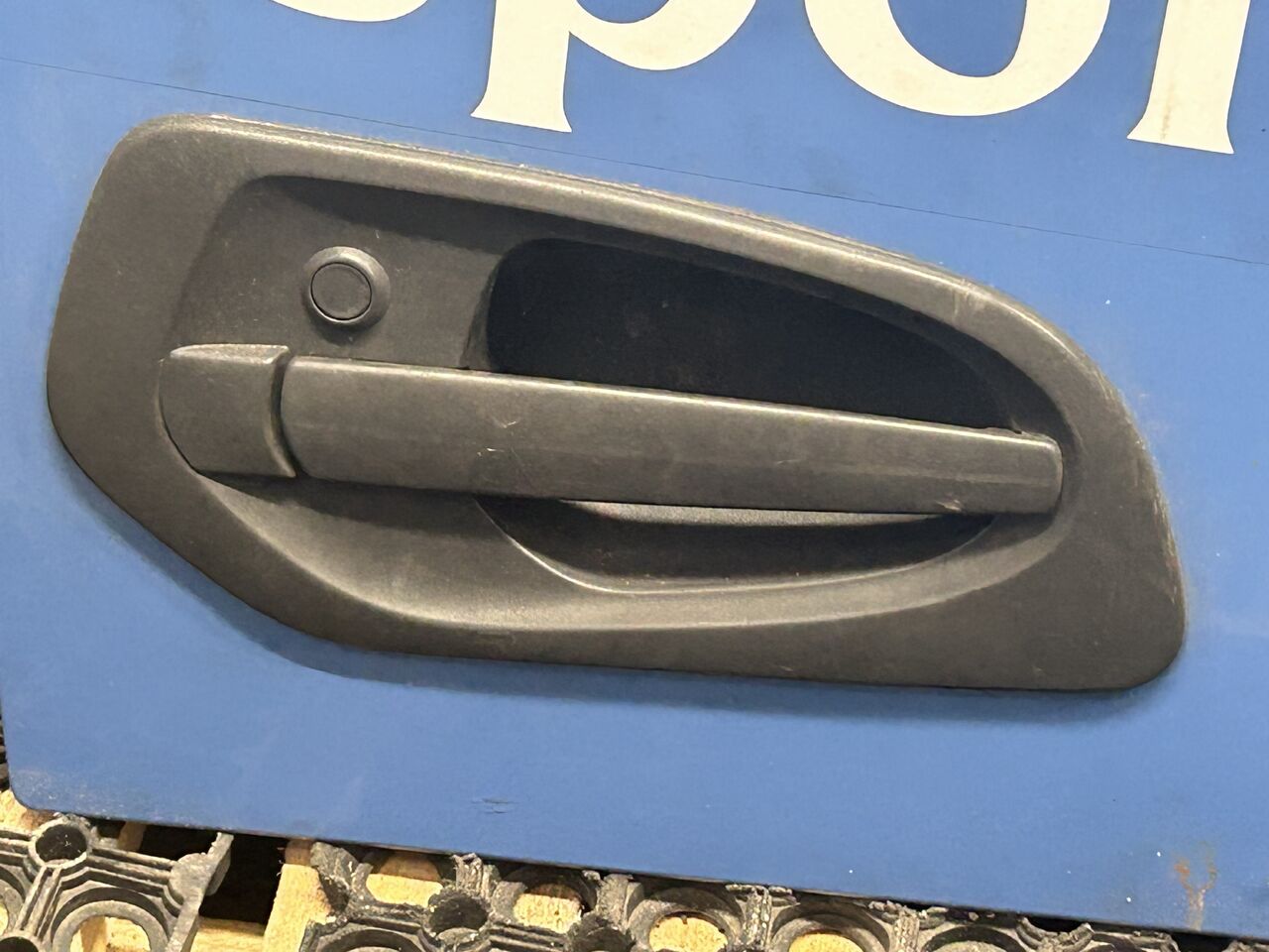 MERCEDES ACTROS MP4 DOOR RIGHT EITH RAMP MIRROR - Porta e peças: foto 2 MERCEDES ACTROS MP4 DOOR RIGHT EITH RAMP MIRROR - Porta e peças: foto 2