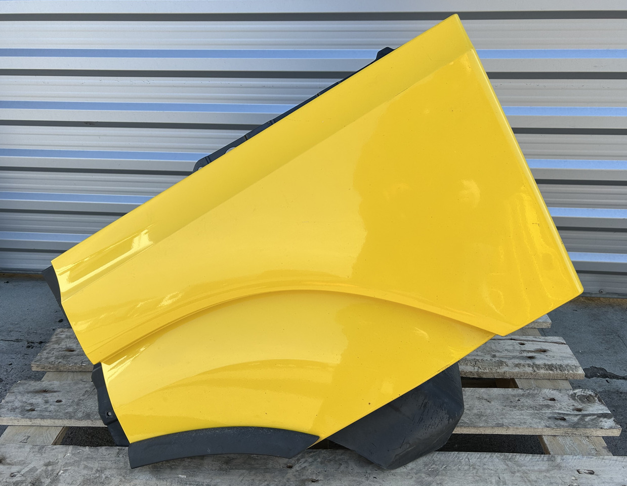 MERCEDES ACTROS MP5 STORAGE COMPARTMENT EXTENSION OF THE STEPS LEFT - Peça universal: foto 1 MERCEDES ACTROS MP5 STORAGE COMPARTMENT EXTENSION OF THE STEPS LEFT - Peça universal: foto 1