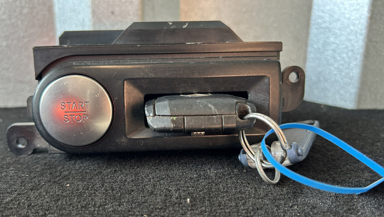 MERCEDES-BENZ ACTROS MP4 START/STOP IGNITION SWITCH - Painel de instrumentos para Camião: foto 1 MERCEDES-BENZ ACTROS MP4 START/STOP IGNITION SWITCH - Painel de instrumentos para Camião: foto 1