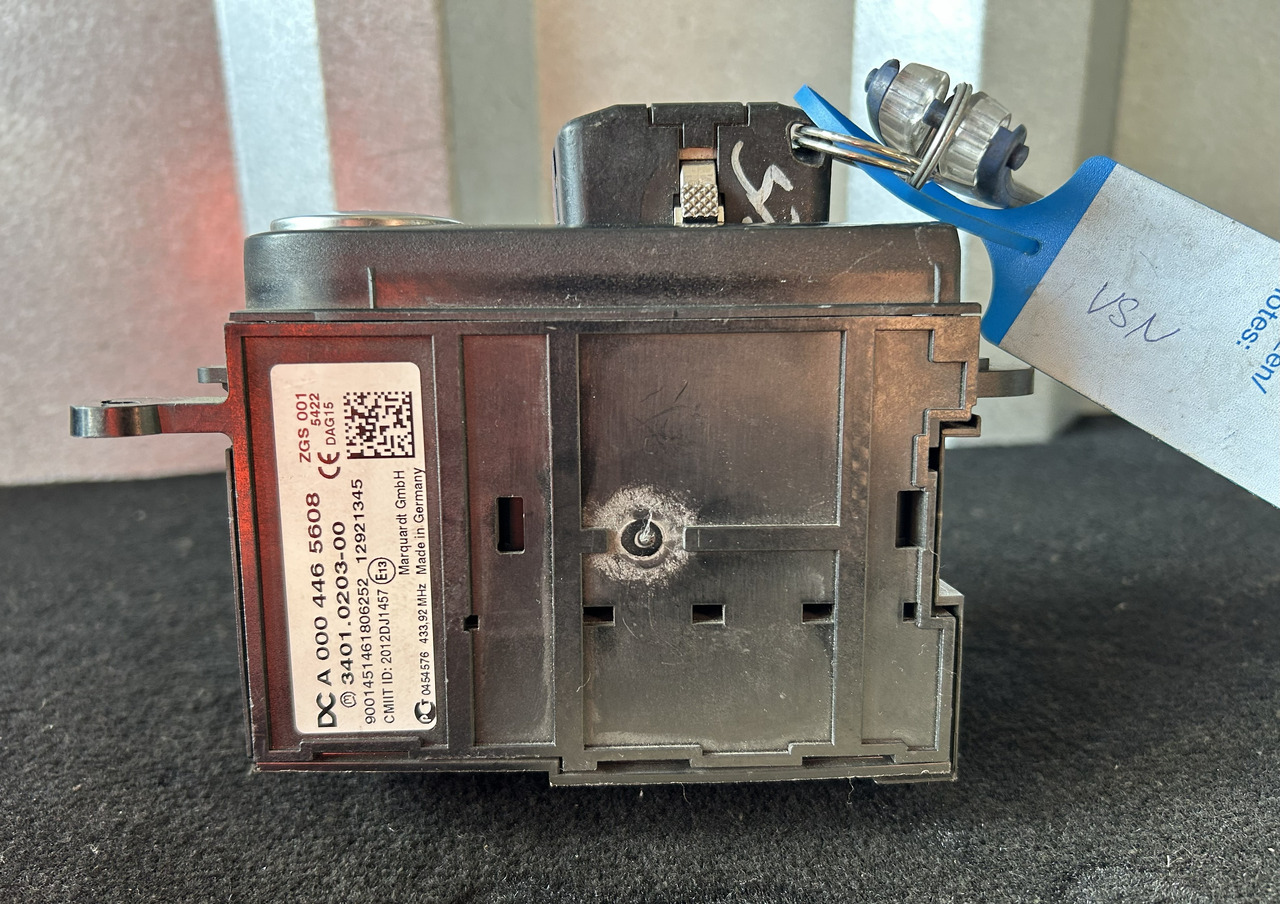 MERCEDES-BENZ ACTROS MP4 START/STOP IGNITION SWITCH - Painel de instrumentos para Camião: foto 3 MERCEDES-BENZ ACTROS MP4 START/STOP IGNITION SWITCH - Painel de instrumentos para Camião: foto 3