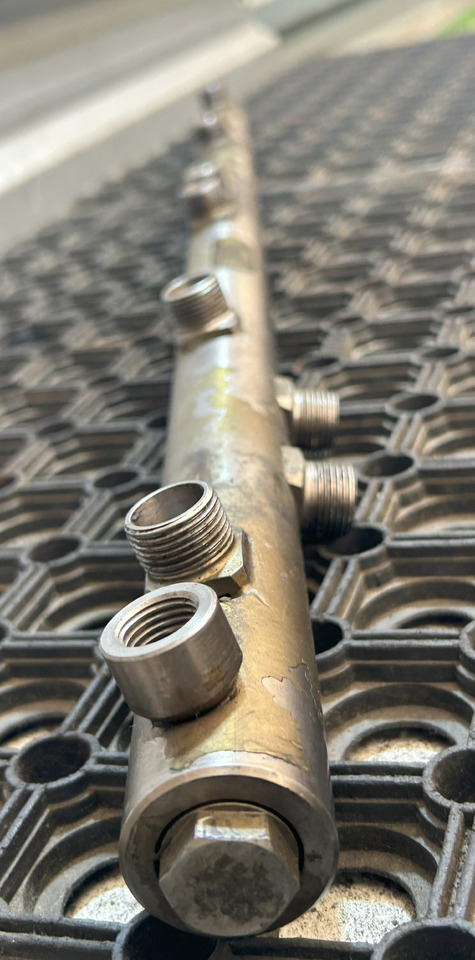 MERCEDES-BENZ Commonrail pressure pipe ACTROS MP4 - Sistema de combustível para Camião: foto 2 MERCEDES-BENZ Commonrail pressure pipe ACTROS MP4 - Sistema de combustível para Camião: foto 2