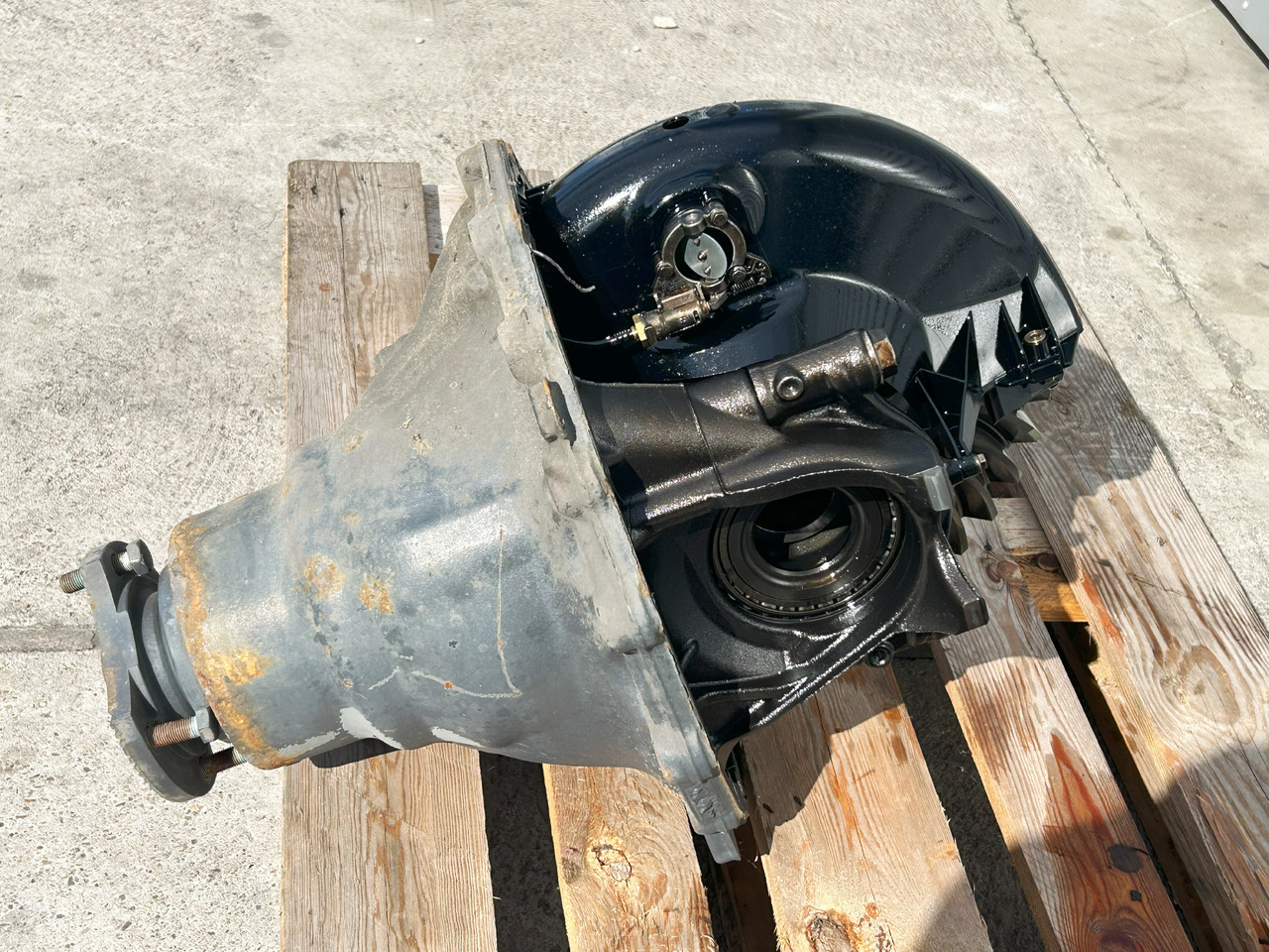 MERCEDES-BENZ DIFFERENTIAL WITH THROTTLE ACTROS MP4 R440-13 2,533 - Eixo traseiro para Camião: foto 1 MERCEDES-BENZ DIFFERENTIAL WITH THROTTLE ACTROS MP4 R440-13 2,533 - Eixo traseiro para Camião: foto 1