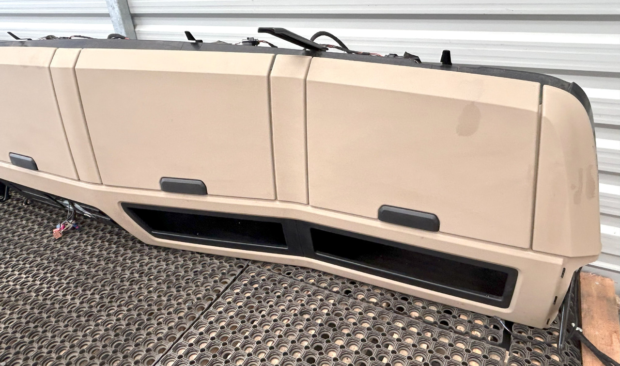 MERCEDES-BENZ UPPER COCKPIT STORAGE COMPARTMENTS SHELVES SHELF STORAGE COMPARTMENT GIGA SPACE CAB - Cabine e interior: foto 4 MERCEDES-BENZ UPPER COCKPIT STORAGE COMPARTMENTS SHELVES SHELF STORAGE COMPARTMENT GIGA SPACE CAB - Cabine e interior: foto 4