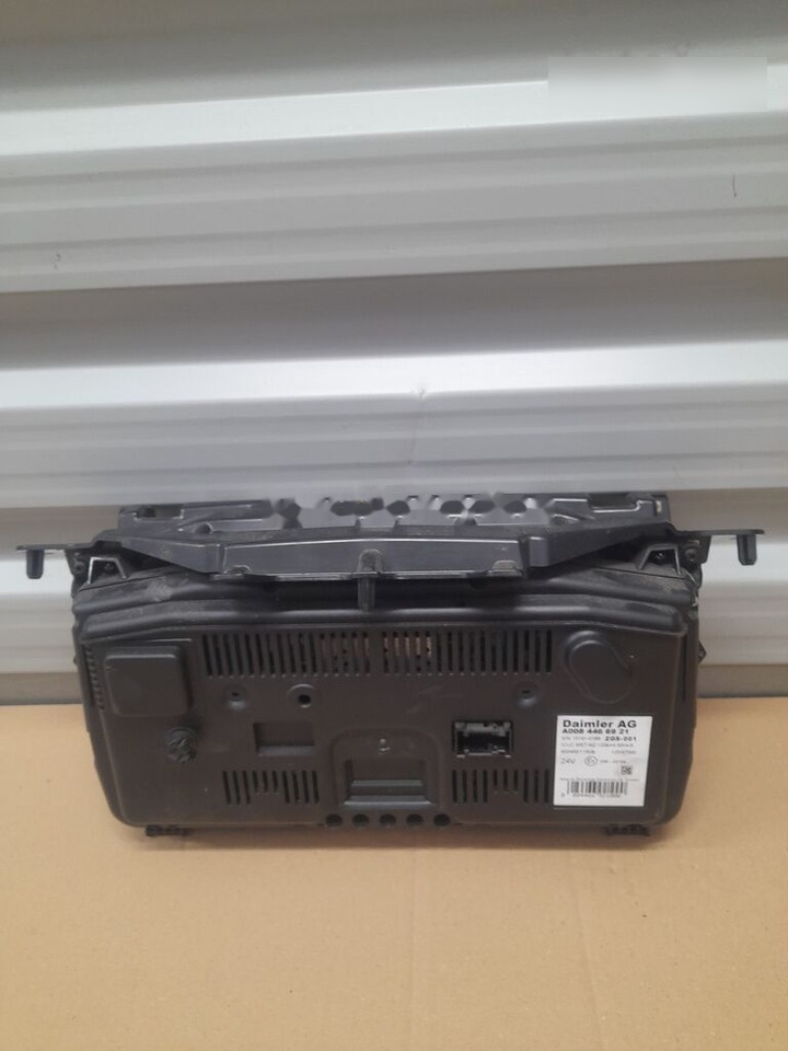 Mercedes-Benz ACTROS MP4 A0084466921 Mercedes-Benz A0084466921 - Painel de instrumentos para Camião: foto 2 Mercedes-Benz ACTROS MP4 A0084466921 Mercedes-Benz A0084466921 - Painel de instrumentos para Camião: foto 2