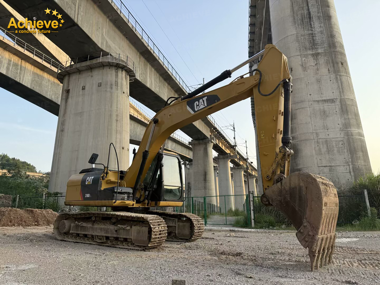 Caterpillar 318DL hydraulic excavator 0.72-0.8 m³ 91 kw/rpm 42.0-42.3 kN Cat® C4.2 【ACHIEVE】 TOP CONDITION!!! - Escavadora de rastos: foto 1 Caterpillar 318DL hydraulic excavator 0.72-0.8 m³ 91 kw/rpm 42.0-42.3 kN Cat® C4.2 【ACHIEVE】 TOP CONDITION!!! - Escavadora de rastos: foto 1