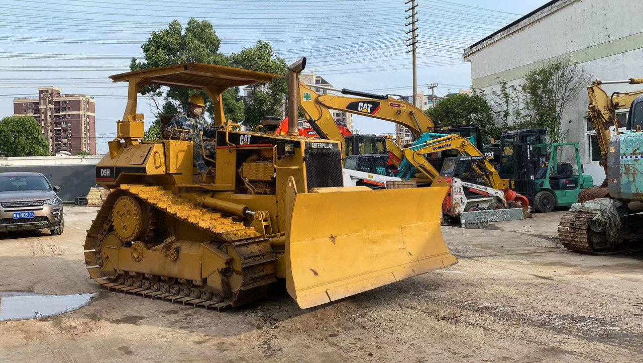Caterpillar Bulldozer CAT D5H, D5K Cheap Japan Origin Bulldozer - Buldôzer: foto 3 Caterpillar Bulldozer CAT D5H, D5K Cheap Japan Origin Bulldozer - Buldôzer: foto 3