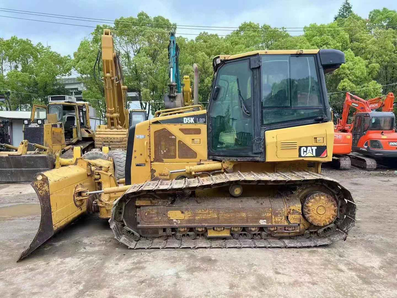 Caterpillar Bulldozer Used Condition CAT D5K LGP Original Color - Buldôzer: foto 1 Caterpillar Bulldozer Used Condition CAT D5K LGP Original Color - Buldôzer: foto 1