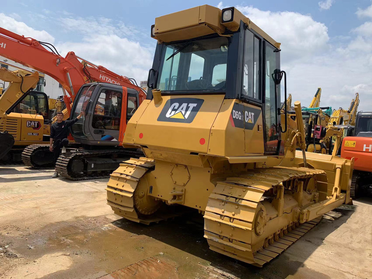 Caterpillar Bulldozer Used Condition CAT D6G, D6G2 Cheap Price - Buldôzer: foto 4 Caterpillar Bulldozer Used Condition CAT D6G, D6G2 Cheap Price - Buldôzer: foto 4