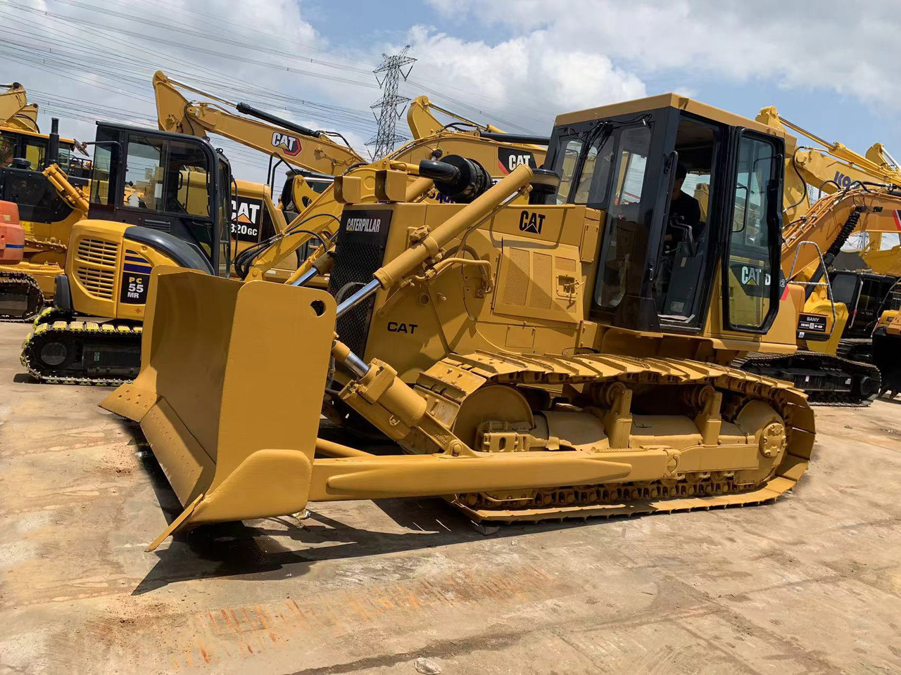 Caterpillar Bulldozer Used Condition CAT D6G, D6G2 Cheap Price - Buldôzer: foto 1 Caterpillar Bulldozer Used Condition CAT D6G, D6G2 Cheap Price - Buldôzer: foto 1