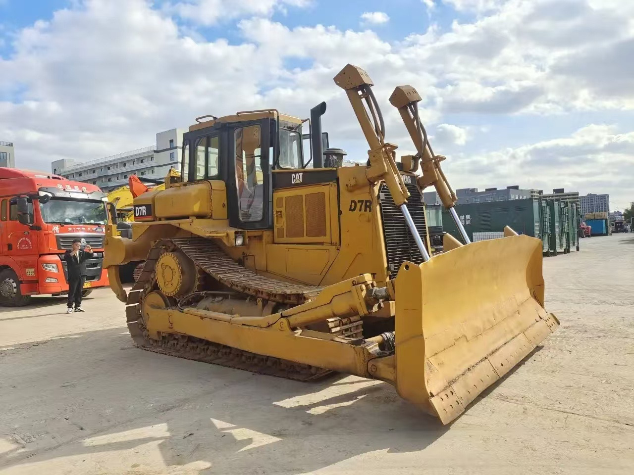Caterpillar Secondhand Bulldozer CAT D7R Japan Origin Tracked Tractor - Buldôzer: foto 4 Caterpillar Secondhand Bulldozer CAT D7R Japan Origin Tracked Tractor - Buldôzer: foto 4