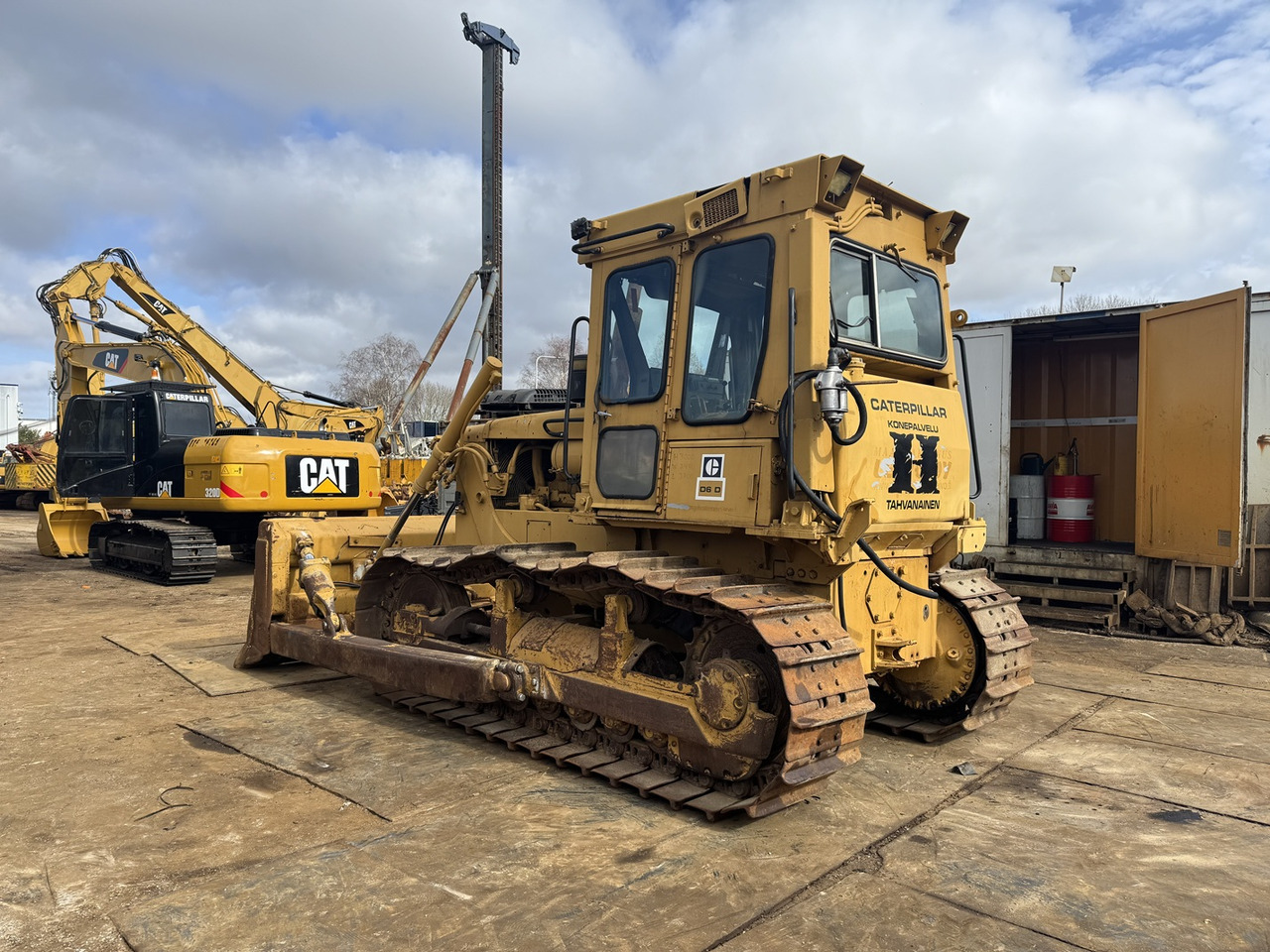 Caterpillar Used Bulldozer CAT D6D Good Price Tracked Tractor - Buldôzer: foto 3 Caterpillar Used Bulldozer CAT D6D Good Price Tracked Tractor - Buldôzer: foto 3