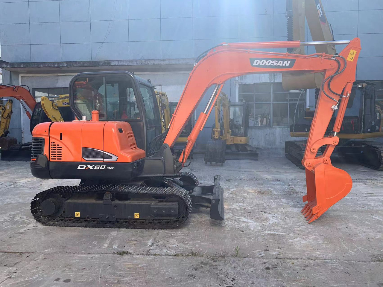DOOSAN Mini Excavator Doosan DX60, DX55 - Escavadora de rastos: foto 1 DOOSAN Mini Excavator Doosan DX60, DX55 - Escavadora de rastos: foto 1