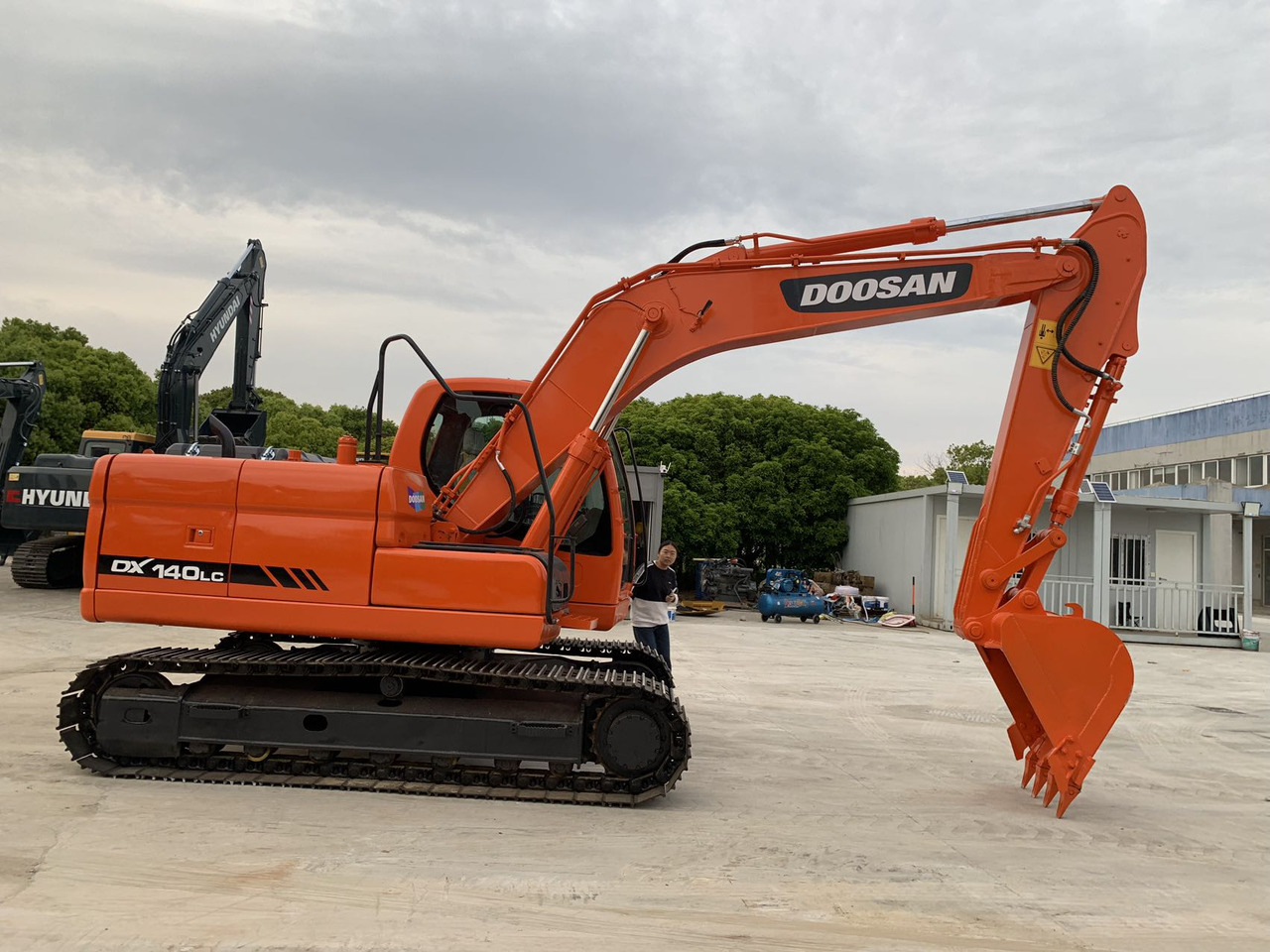 Doosan DX140 Chain Excavator Korea Origin 14 ton Excavator - Escavadora de rastos: foto 1 Doosan DX140 Chain Excavator Korea Origin 14 ton Excavator - Escavadora de rastos: foto 1