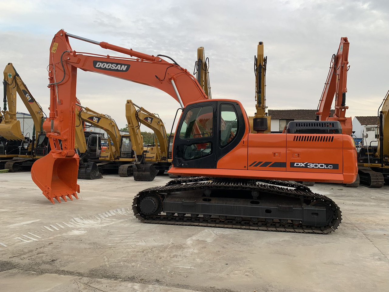 Doosan DX300 Heavy Mining Excavator Secondhand 30 ton Excavator - Escavadora de rastos: foto 2 Doosan DX300 Heavy Mining Excavator Secondhand 30 ton Excavator - Escavadora de rastos: foto 2