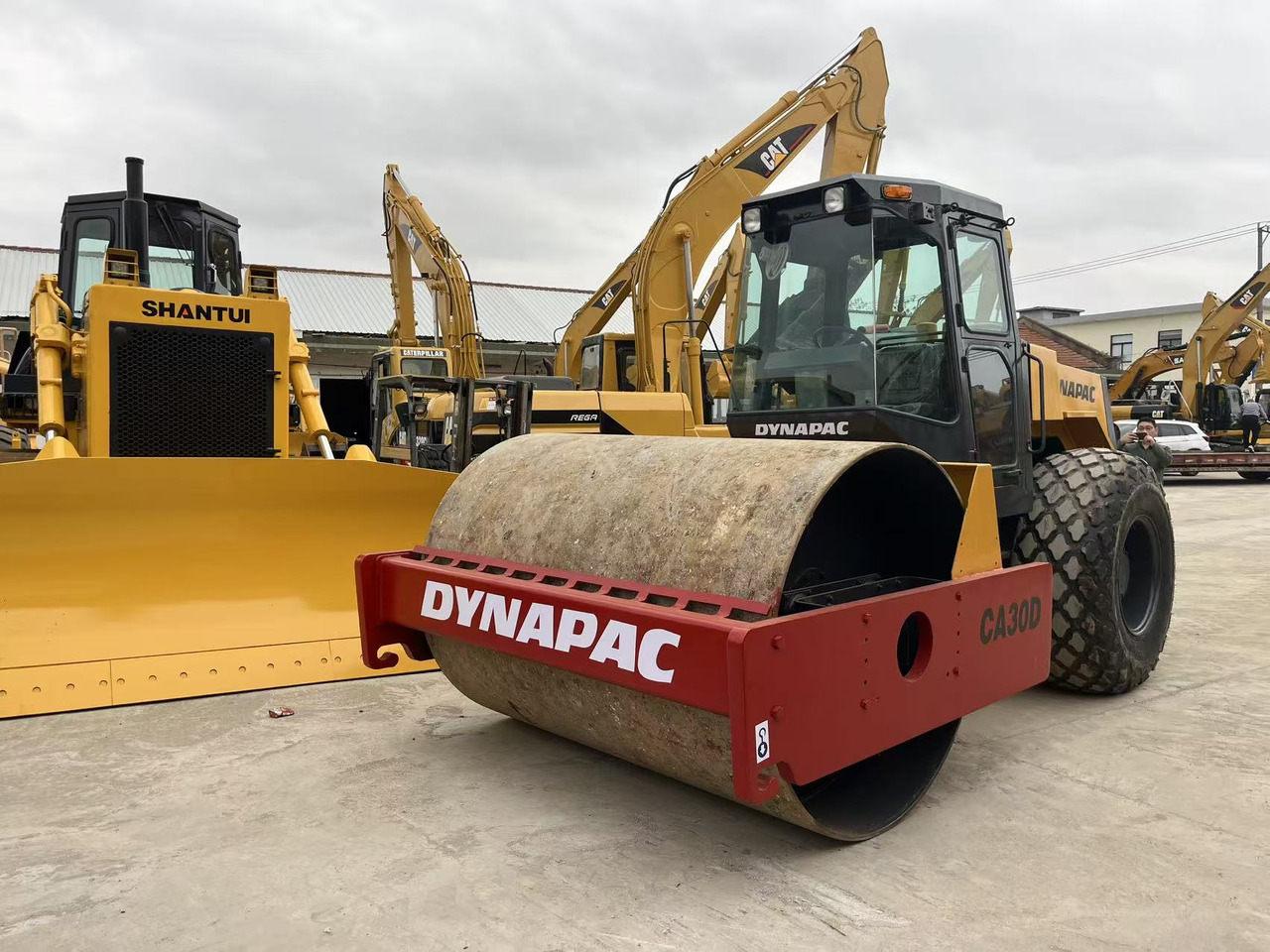 Dynapac Vibratory Road roller CA30D, CA25D Good Price on Sale - Compactador de asfalto: foto 3 Dynapac Vibratory Road roller CA30D, CA25D Good Price on Sale - Compactador de asfalto: foto 3