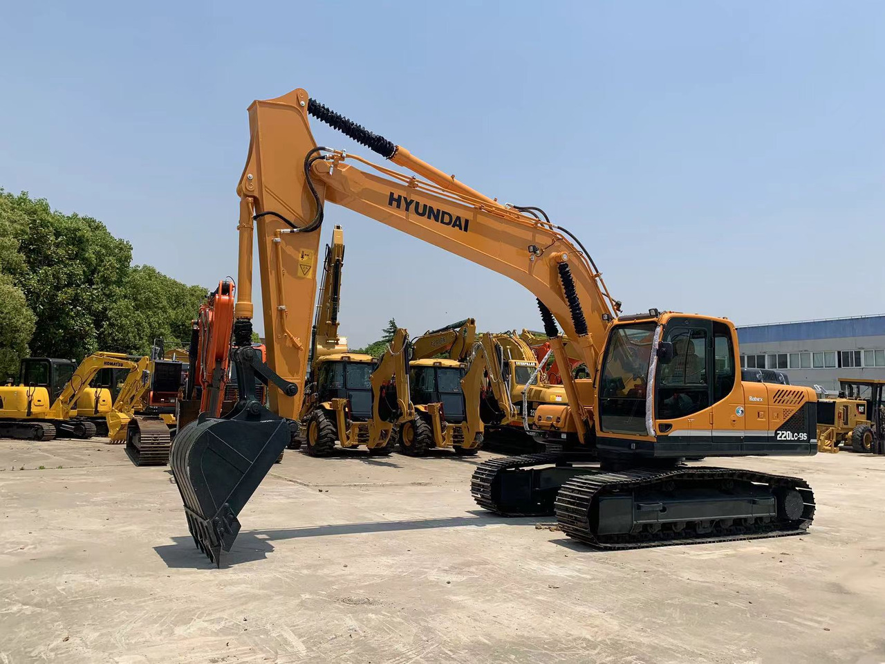 Hyundai 22 ton Excavator 220LC-9S Good Condition Construction Machine - Escavadora de rastos: foto 1 Hyundai 22 ton Excavator 220LC-9S Good Condition Construction Machine - Escavadora de rastos: foto 1