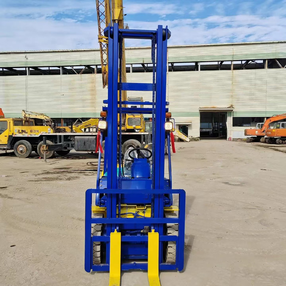 Komatsu 3 ton Diesel Forklift FD30 with Double High Mast - Empilhador a diesel: foto 4 Komatsu 3 ton Diesel Forklift FD30 with Double High Mast - Empilhador a diesel: foto 4