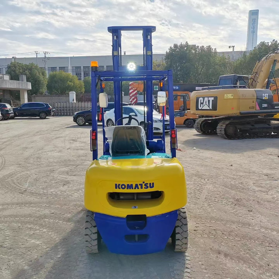 Komatsu 3 ton Diesel Forklift FD30 with Double High Mast - Empilhador a diesel: foto 1 Komatsu 3 ton Diesel Forklift FD30 with Double High Mast - Empilhador a diesel: foto 1