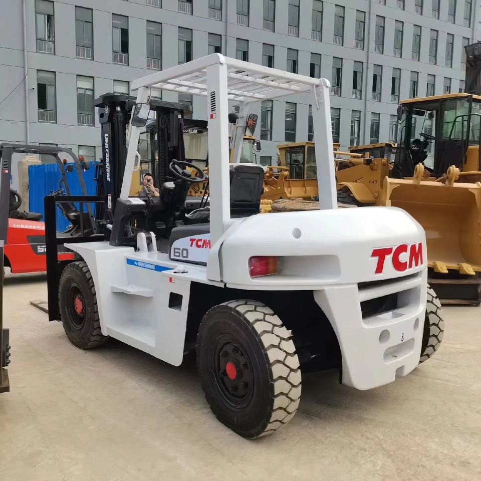 TCM 6 ton Diesel Forklift FD60 with Fork Positioner - Empilhador a diesel: foto 5 TCM 6 ton Diesel Forklift FD60 with Fork Positioner - Empilhador a diesel: foto 5