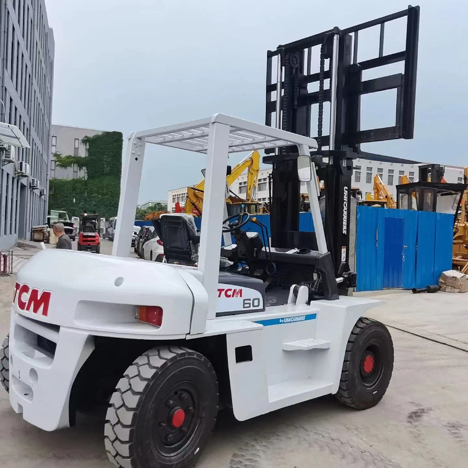 TCM 6 ton Diesel Forklift FD60 with Fork Positioner - Empilhador a diesel: foto 4 TCM 6 ton Diesel Forklift FD60 with Fork Positioner - Empilhador a diesel: foto 4