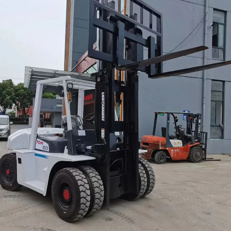 TCM 6 ton Diesel Forklift FD60 with Fork Positioner - Empilhador a diesel: foto 3 TCM 6 ton Diesel Forklift FD60 with Fork Positioner - Empilhador a diesel: foto 3
