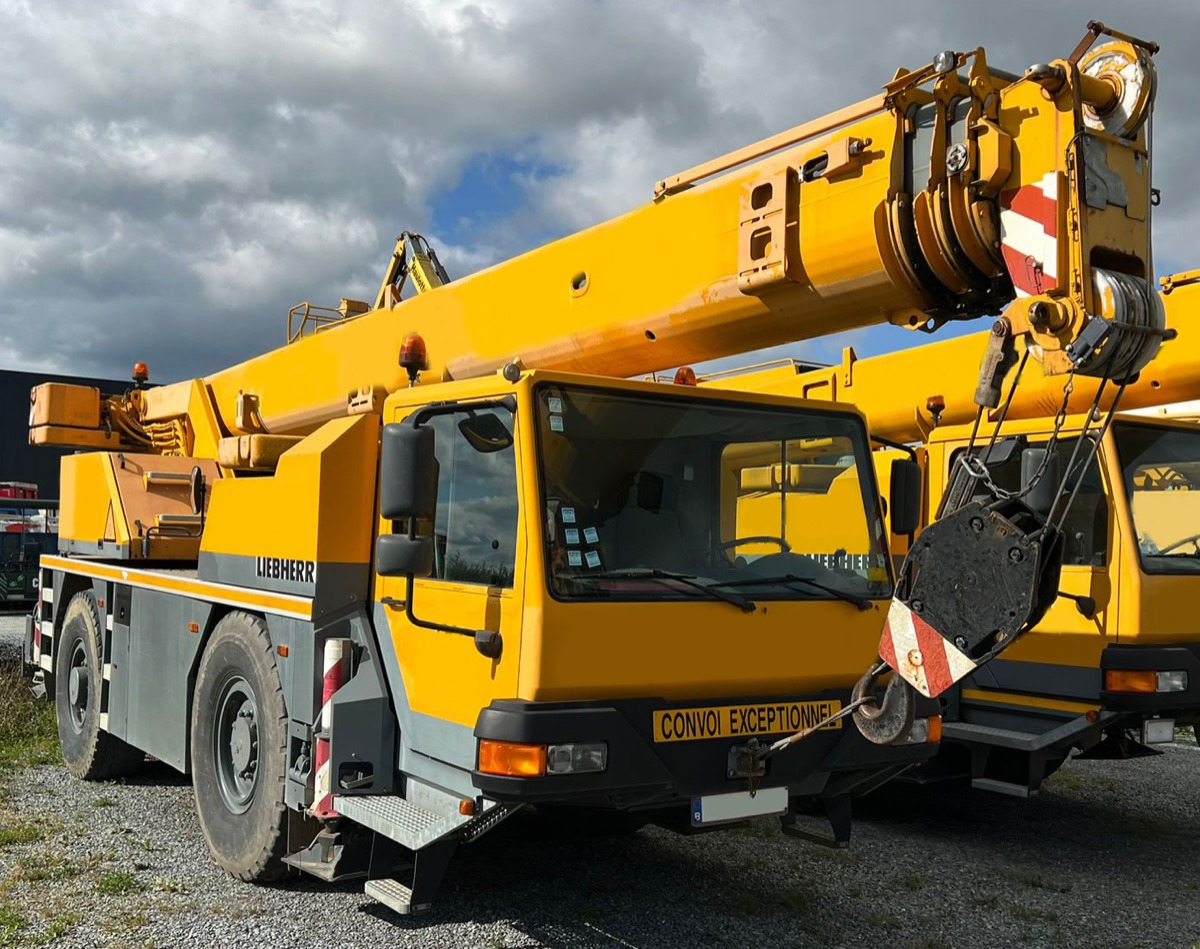 LIEBHERR LTM 1030/2 - Grua todo o terreno: foto 1 LIEBHERR LTM 1030/2 - Grua todo o terreno: foto 1