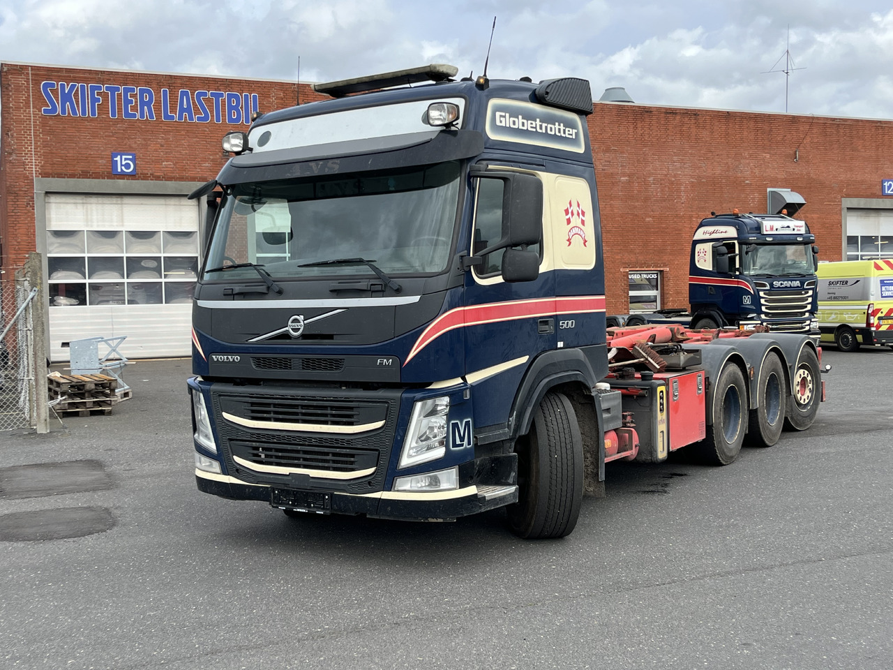 Volvo FM 500 8x4 - Camião polibenne: foto 1 Volvo FM 500 8x4 - Camião polibenne: foto 1