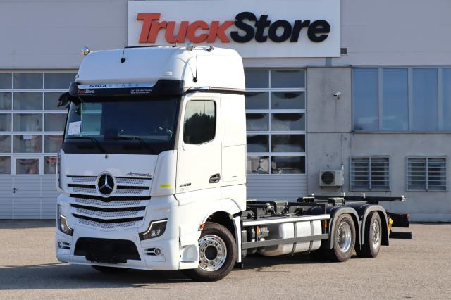 Mercedes-Benz Actros 2563LL WECHSELSILO - Camião transportador de contêineres/ Caixa móvel: foto 1 Mercedes-Benz Actros 2563LL WECHSELSILO - Camião transportador de contêineres/ Caixa móvel: foto 1