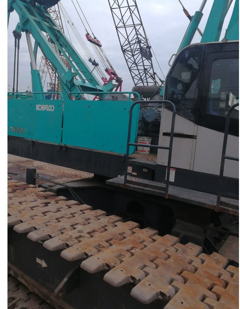 2012 KOBELCO CKE2500 - Guindaste sobre esteiras: foto 2 2012 KOBELCO CKE2500 - Guindaste sobre esteiras: foto 2