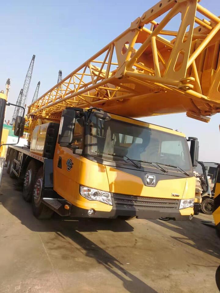 XCMG QY70K - Grua móvel: foto 2 XCMG QY70K - Grua móvel: foto 2