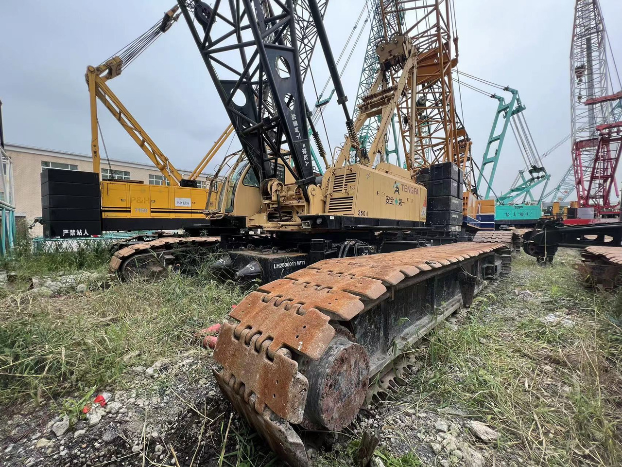 Hitachi-sumitomo SCX2500 - Guindaste sobre esteiras: foto 1 Hitachi-sumitomo SCX2500 - Guindaste sobre esteiras: foto 1
