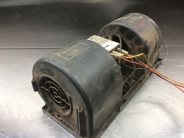 Liebherr A310 / A312 Li / A316 Li / R310 / R312 / R900 / R966 / R970 / R976 / R980 - Ventilador do habitáculo: foto 3 Liebherr A310 / A312 Li / A316 Li / R310 / R312 / R900 / R966 / R970 / R976 / R980 - Ventilador do habitáculo: foto 3