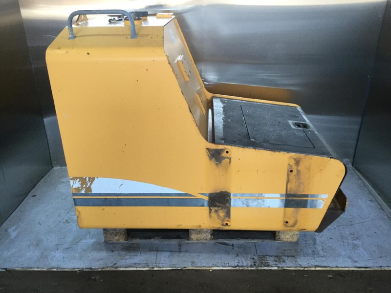 Liebherr A934C Li / R934C / R934 IND - Tanque de combustível: foto 1 Liebherr A934C Li / R934C / R934 IND - Tanque de combustível: foto 1