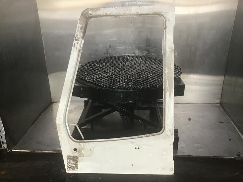 Liebherr Cabin Door - Porta e peças: foto 1 Liebherr Cabin Door - Porta e peças: foto 1